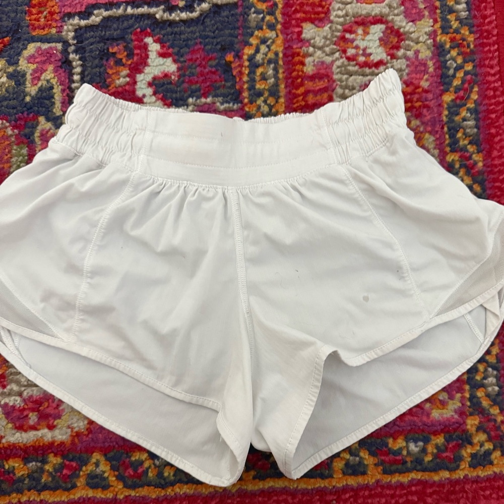 LULULEMON size 2 white hotty hots